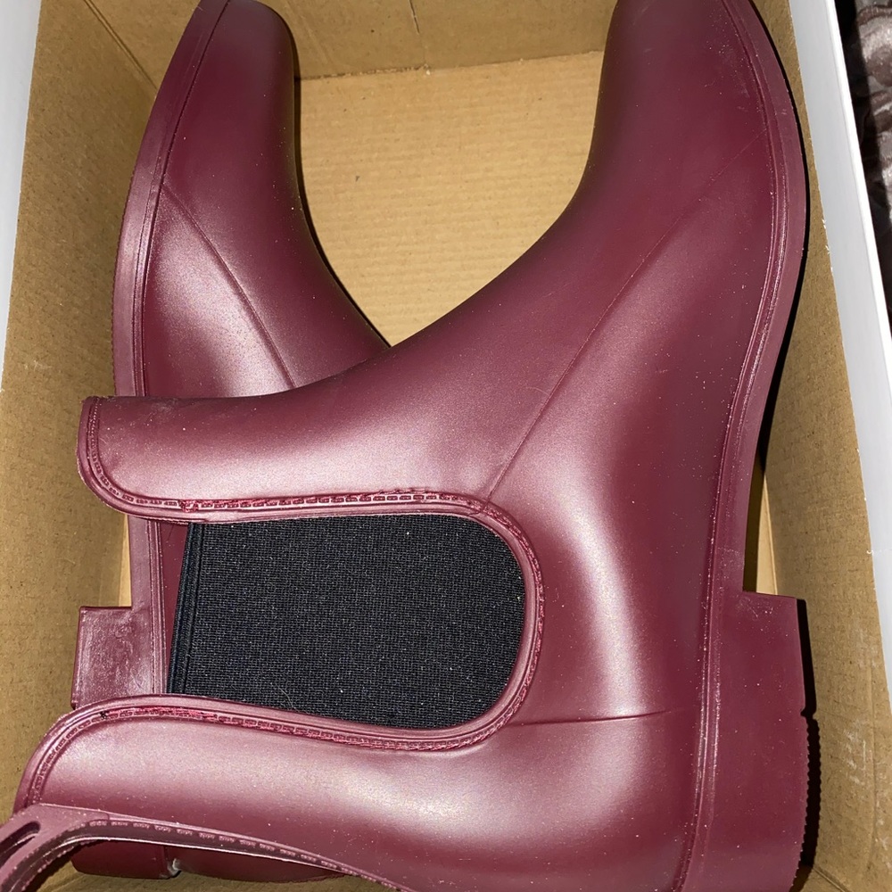 Maroon rain boots - Picture 2 of 2